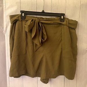 Green tie shorts